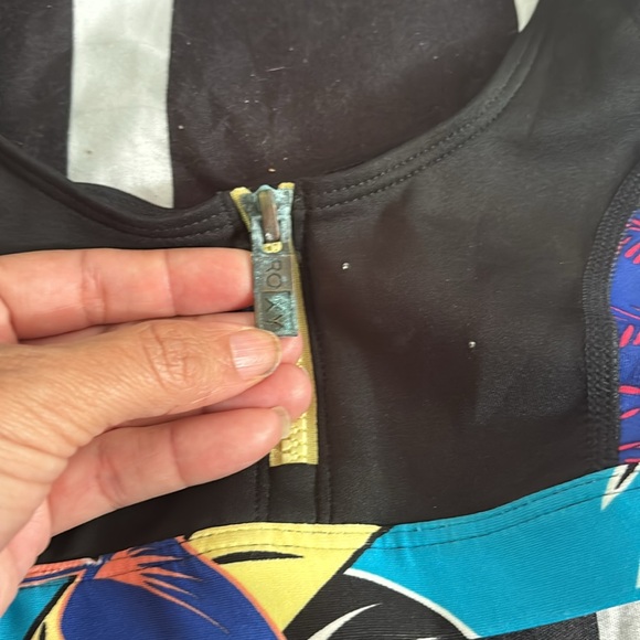 Roxy top for surf small! - Picture 3 of 4